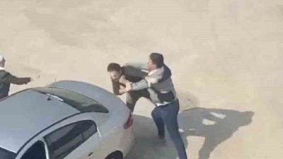 Bursa’da iki sürücü arasında çıkan yol tartışması adeta meydan kavgasına