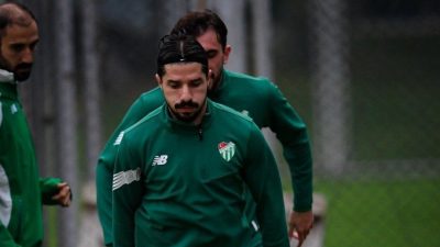 Bursaspor, yeni teknik direktörü Tahsin Tam yönetiminde ilk antrenmanını gerçekleştirdi.