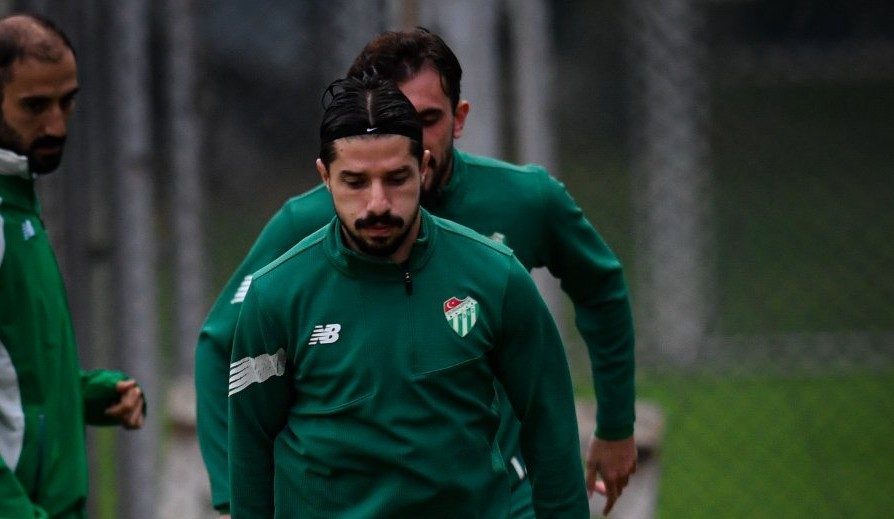 Bursaspor, yeni teknik direktörü Tahsin Tam yönetiminde ilk antrenmanını gerçekleştirdi.