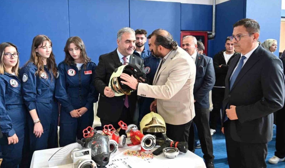 ÇAKÜ’de ‘topluluk tanıtım gününe’ yoğun ilgi Çankırı Karatekin Üniversitesi’nde düzenlenen “Öğrenci Toplulukları Tanıtım Günü” etkinliği, katılımcılardan