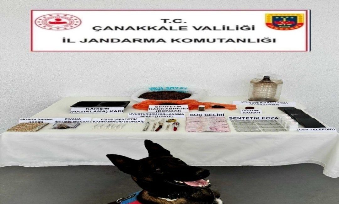 Çanakkale’de uyuşturucu operasyonuna 3 tutuklama Çanakkale’de jandarma ekiplerinin düzenlediği uyuşturucu operasyonunda yakalanan 9 şüpheliden 3’ü