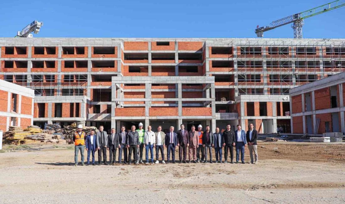 AK Parti Balıkesir Milletvekili Dr. Mustafa Canbey, inşaatı hızla devam