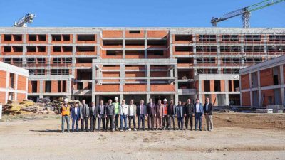 AK Parti Balıkesir Milletvekili Dr. Mustafa Canbey, inşaatı hızla devam