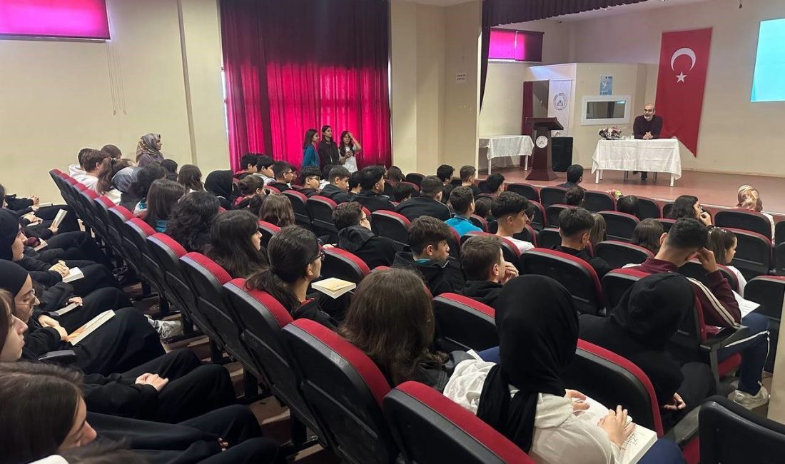 Bu yıl 6’ncısı düzenlenen Çayırova Kitap Günleri kapsamında, yazarlar ilçedeki