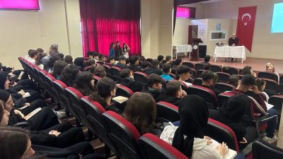 Bu yıl 6’ncısı düzenlenen Çayırova Kitap Günleri kapsamında, yazarlar ilçedeki