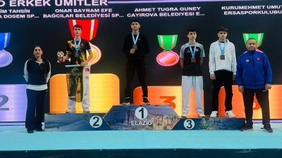 Çayırova Belediyesi Eğitim Spor Kulübü karatecileri Ahmet Tuğra Güney ve