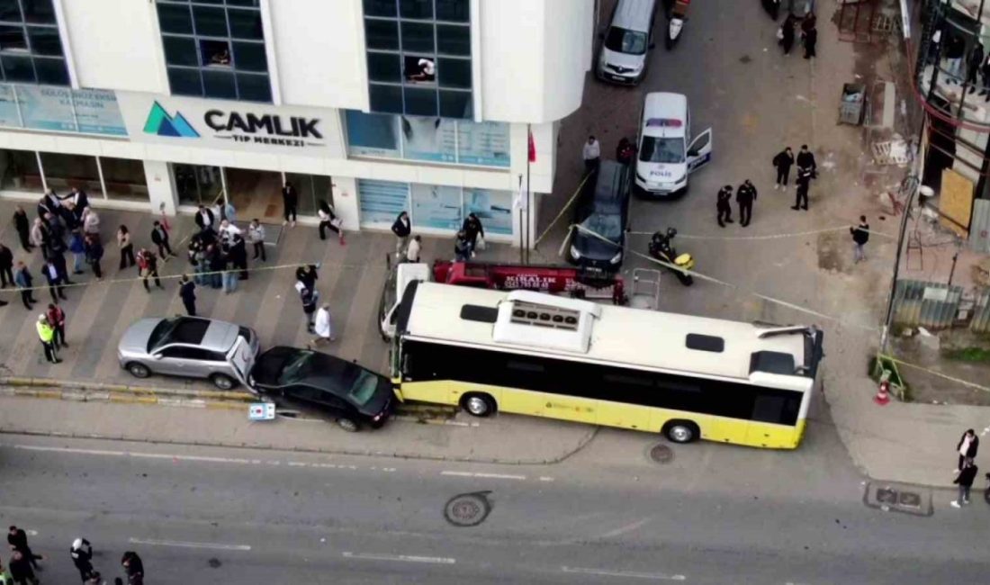 Çekmeköy’de otobüs durağa daldı: 1 ölü, 4 yaralı İstanbul’un Çekmeköy ilçesinde trafikte bir motosiklet sürücüsüyle tartışan ve sinir