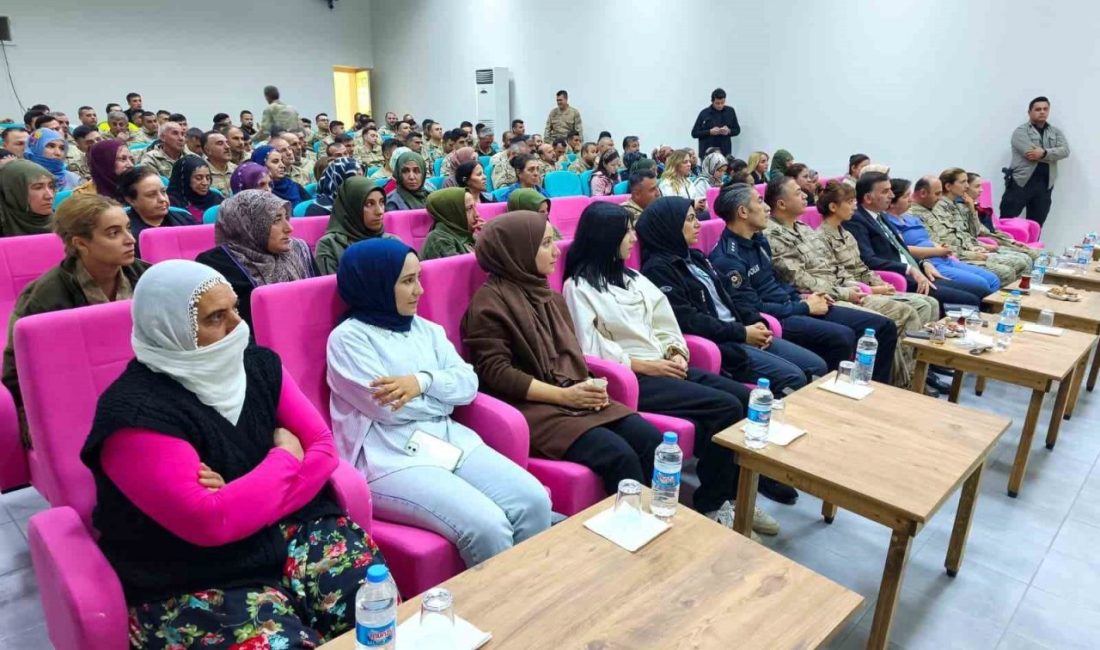 Tunceli’nin Çemişgezek ilçesinde ‘Kadına Yönelik Şiddetle Mücadelede’ programı düzenlendi. Tunceli’nin