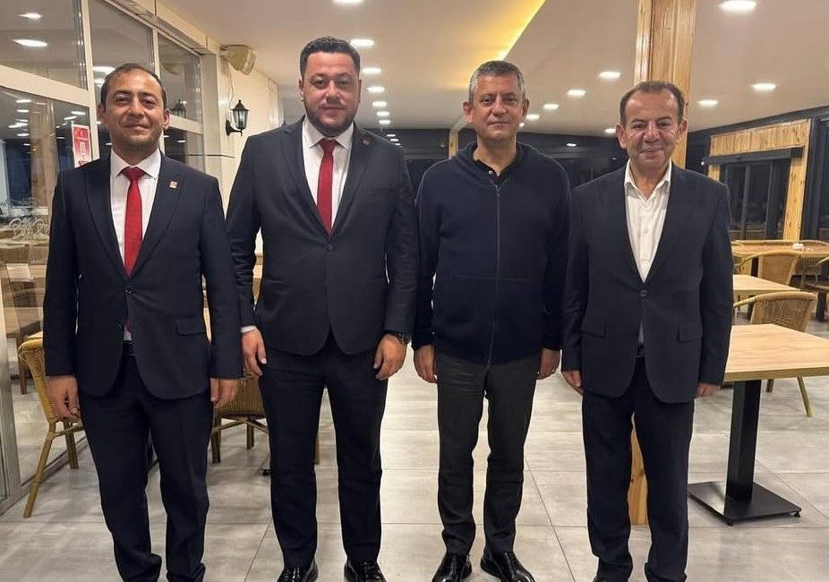 CHP Genel Başkanı Özel’den güven tazeleyen il başkanına tebrik CHP Genel Başkanı Özgür Özel, bugün yapılan kongrede güven tazeleyen