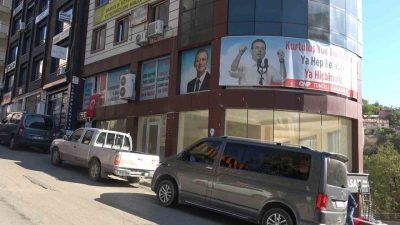 Cumhuriyet Halk Partisi (CHP) Tunceli İl Başkanı Kemal Özcan ve