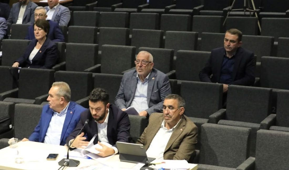 AK Parti Bergama İlçe Başkanı Hasan Şahin, Bergama Belediye Başkanı