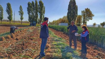 Afyonkarahisar İl Tarım ve Orman Müdürlüğü ekipleri çiftçileri ziyaret ederek