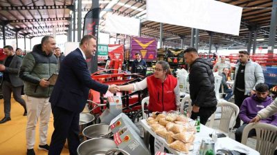 Denizli’de Çivril Belediyesi ev sahipliğinde düzenlenen Çivril Tarım Hayvancılık Makineleri