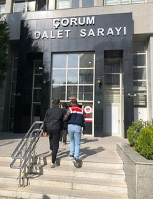 Çocuklara sosyal medyadan ’molotof’ hazırlama eğitimi veren şahıslara operasyon: 2 tutuklama Çorum’da sosyal medya üzerinden çocuklara bomba yapımı, molotofkokteyli hazırlama gibi