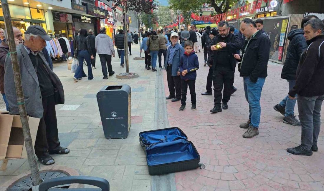 Çöp kutusu yanına bırakılan valiz paniğe neden oldu Karabük’te çöp kutusunun yanına bırakılan valiz paniğe neden oldu. Olay,