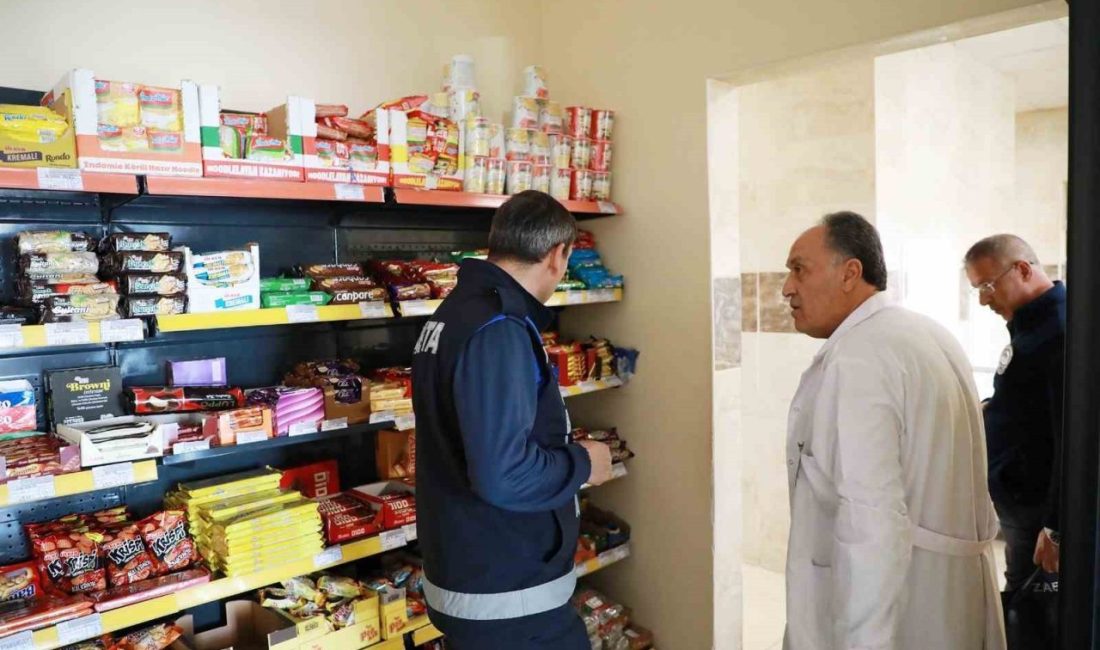 Çorum’un Alaca ilçesinde Belediye Zabıta Müdürülüğü ekipleri, öğrencilerin sağlığını korumak