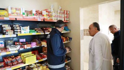 Çorum’un Alaca ilçesinde Belediye Zabıta Müdürülüğü ekipleri, öğrencilerin sağlığını korumak