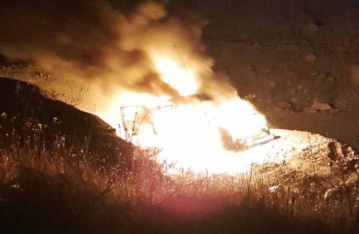 Çukurca’da alev alan araç kullanılamaz hale geldi Hakkari’nin Çukurca ilçesinde madencilere ait park halindeki araç alev alarak