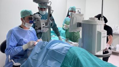 Hakkari’nin Çukurca Devlet Hastanesinde ilk kez katarakt ameliyatı başarıyla gerçekleştirildi.