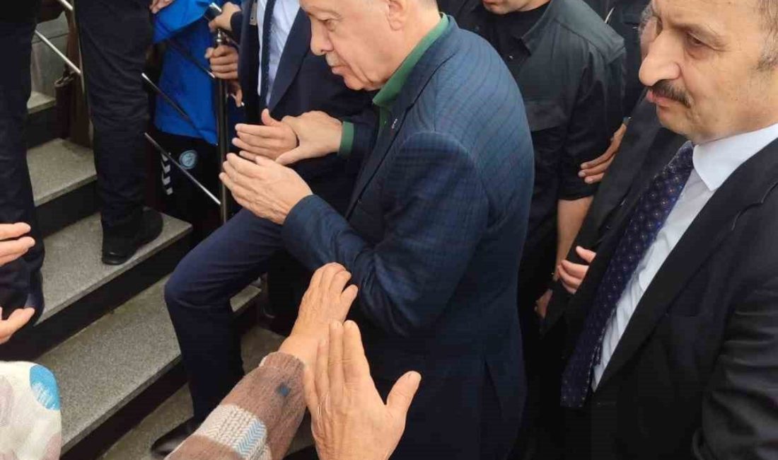 Cumhurbaşkanı Erdoğan cuma namazını Güneysu Merkez Camii’nde kıldı Rize ve Trabzon’da 3 gün sürecek program için dün akşam