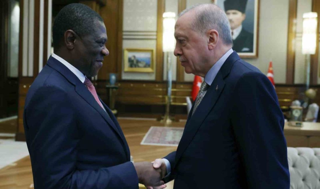 Cumhurbaşkanı Erdoğan, Cumhurbaşkanlığı Külliyesinde Güney Afrika Cumhuriyeti Cumhurbaşkanı Yardımcısı Paul Mashatile’yi kabul etti. Cumhurbaşkanı Erdoğan, Cumhurbaşkanlığı Külliyesinde Güney Afrika Cumhuriyeti Cumhurbaşkanı Yardımcısı Paul