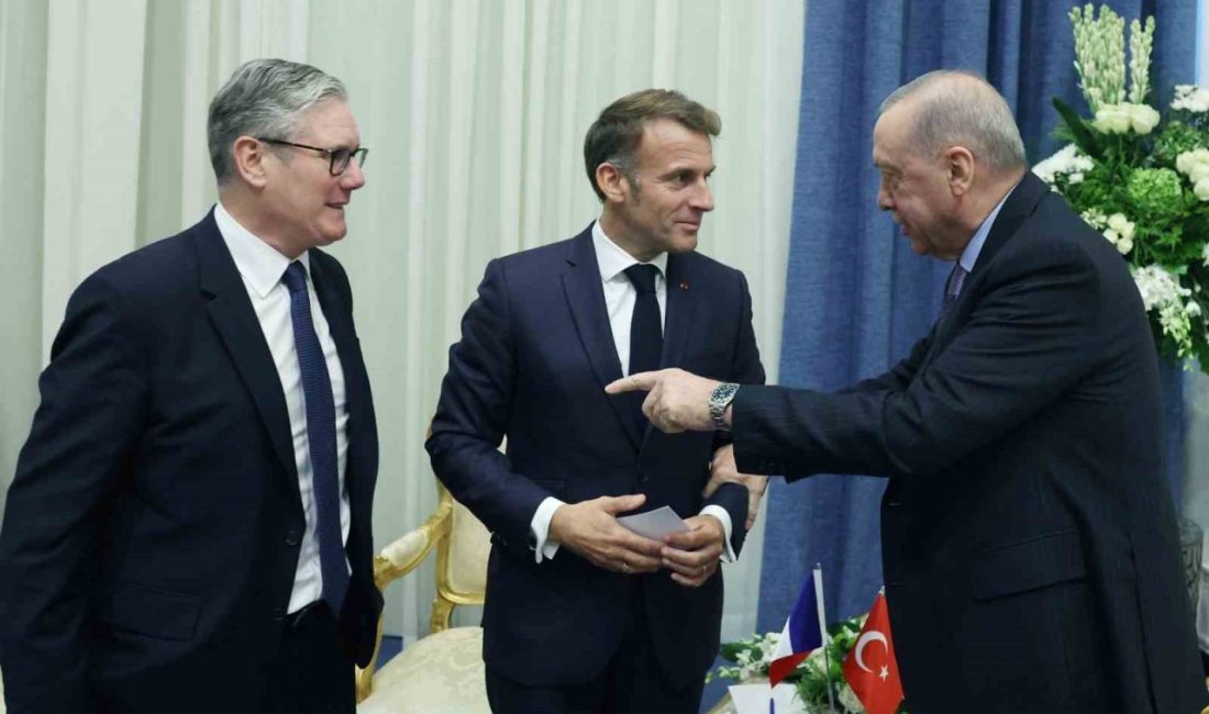 Cumhurbaşkanı Erdoğan, Fransa Cumhurbaşkanı Macron ile görüştü Cumhurbaşkanı Recep Tayyip Erdoğan, Gazze konulu Barış Zirvesi’ne katılmak üzere