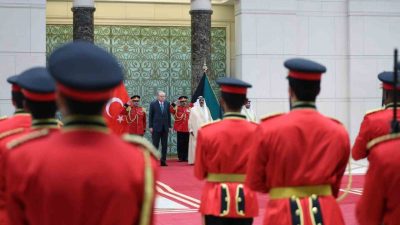 Cumhurbaşkanı Recep Tayyip Erdoğan, resmi temaslarda bulunmak üzere geldiği Kuveyt’te