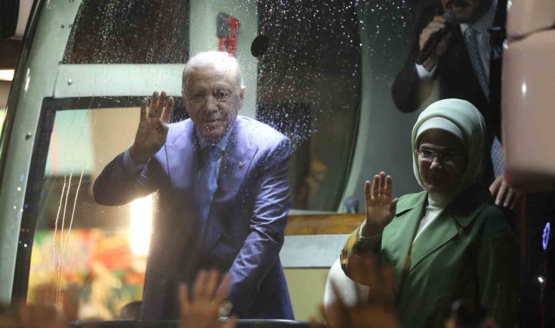 Cumhurbaşkanı Erdoğan, Rize’de: “Heyelan bölgelerini gezip görme imkanımız olacak” Cumhurbaşkanı Recep Tayyip Erdoğan, çeşitli programlara katılmak için memleketi Rize’ye