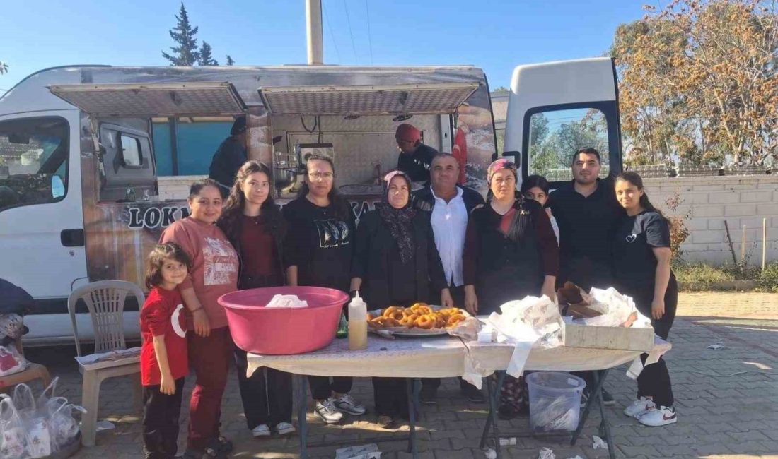 Cumhuriyet’in 102. yılı dolayısıyla Sarıgöl’ün Çimentepe Mahallesinde düzenlenen törende, iki