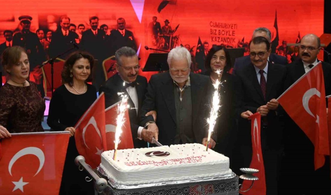 Eskişehir Valiliği ev sahipliğinde gerçekleştirilen Cumhuriyet Bayramı Kabul Töreni’ne Cumhuriyet’le