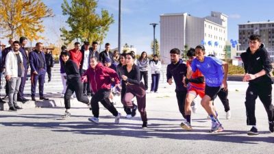 29 Ekim Cumhuriyet Bayramı etkinlikleri kapsamında düzenlenen Cumhuriyet Koşusu, gençlerin