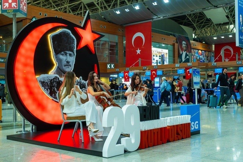 İstanbul’daki Sabiha Gökçen Havalimanı’nda 29 Ekim Cumhuriyet Bayramı bir dizi