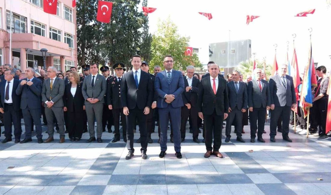Manisa’nın Sarıgöl ilçesinde, Cumhuriyetin kuruluşunun 102. yılı dolayısıyla Hükümet Konağı