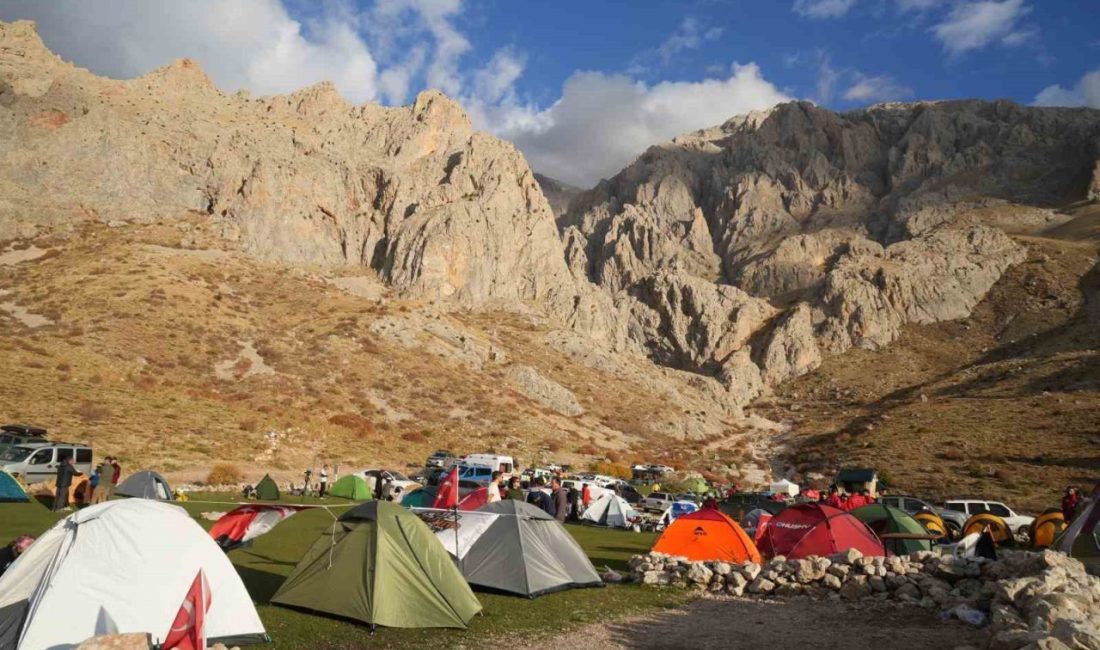 Cumhuriyet’in 102. yılı kutlamaları kapsamında düzenlenen ’102. Yılda, 102 Dağcı
