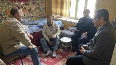 Osmaneli Kaymakamı Abdüssamed Kılıç, Cumhuriyetle aynı yaşta olan vatandaşlar evlerinde