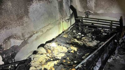 Antalya’nın Manavgat ilçesinde bir evde çıkan yangında daire büyük hasar