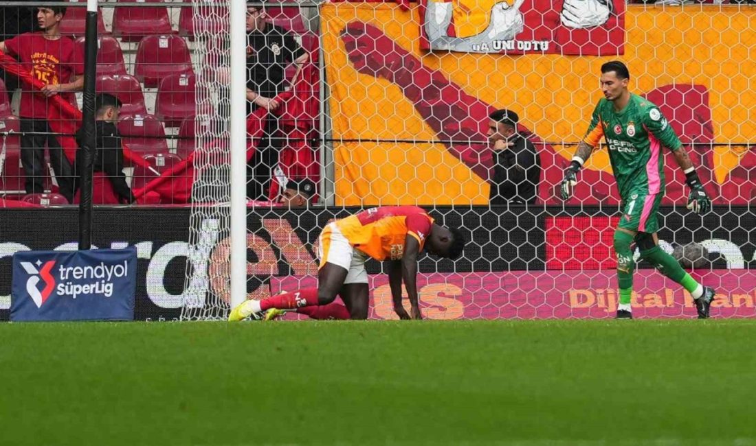 Galatasaray’ın Kolombiyalı futbolcusu Davinson Sanchez, Göztepe maçında gördüğü sarı kartla