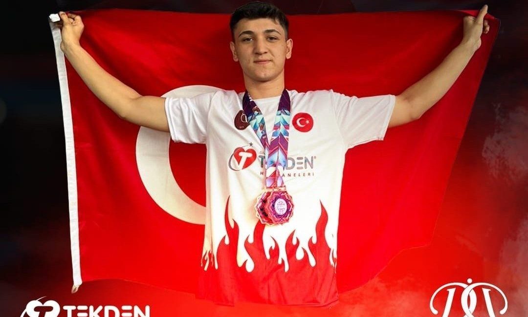 DENİZLİ (İHA) – Denizli Özel Tekden Hastanesinin sponsorluğunda Kick Boks