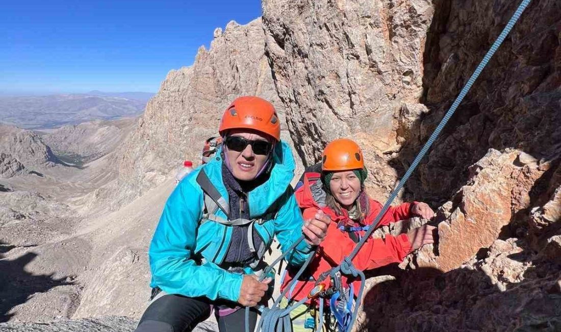 Denizli’de dağcılık sporcuları Gülcan Çeşmeli ve Özgür Eren, Niğde Aladağlar’da
