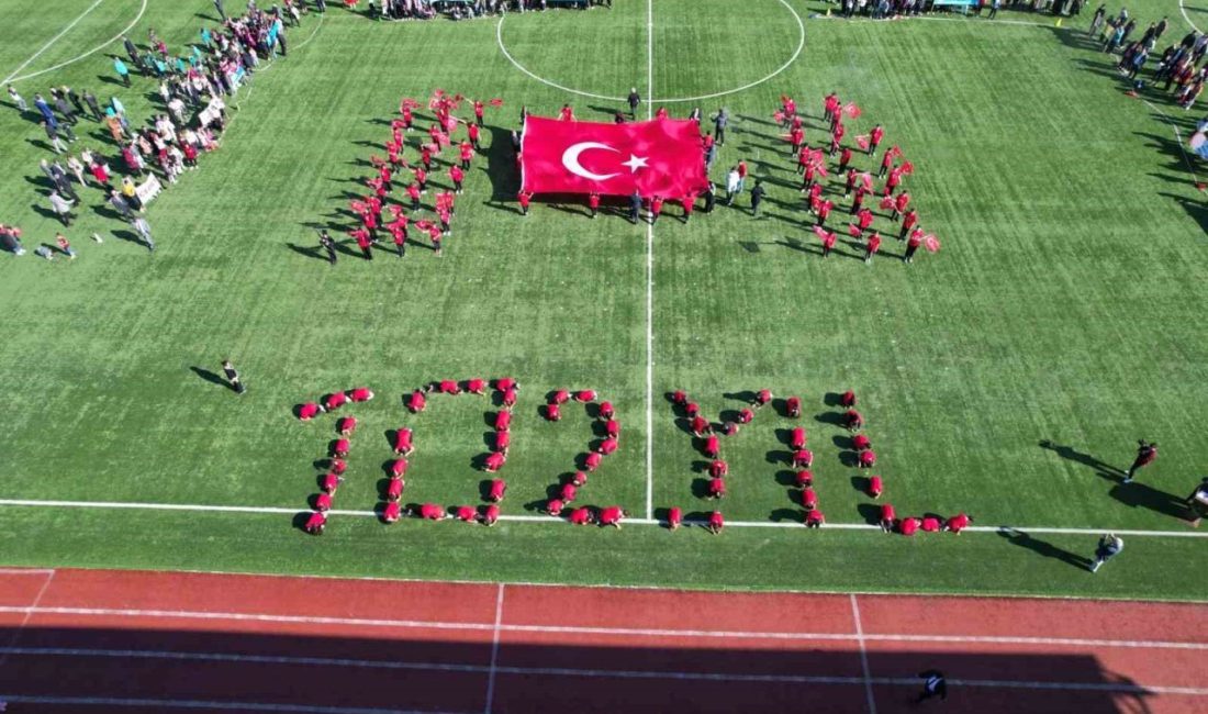 Balıkesir’de 6.1 büyüklüğündeki deprem ile sarsılan Sındırgı ilçesinde, bir yandan