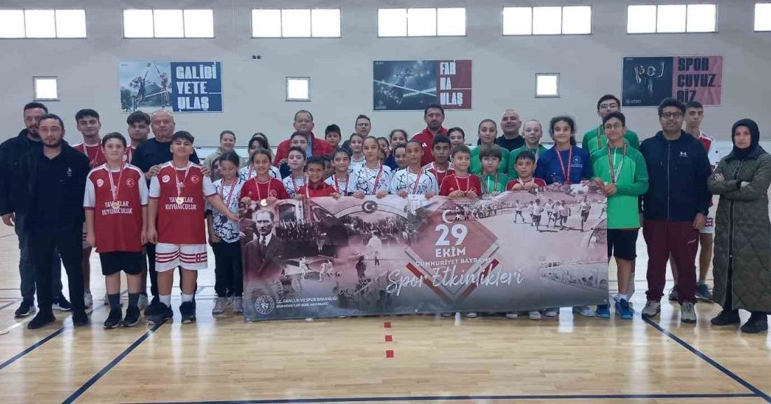 Zonguldak’ta yapılan Badminton yarışmasında Devrekli öğrenci ikinci oldu Zonguldak İl