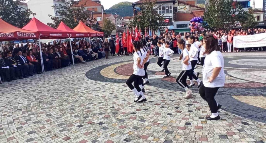 Devrek’te 29 Ekim Cumhuriyet Bayramının 102. yılı düzenlenen program ile