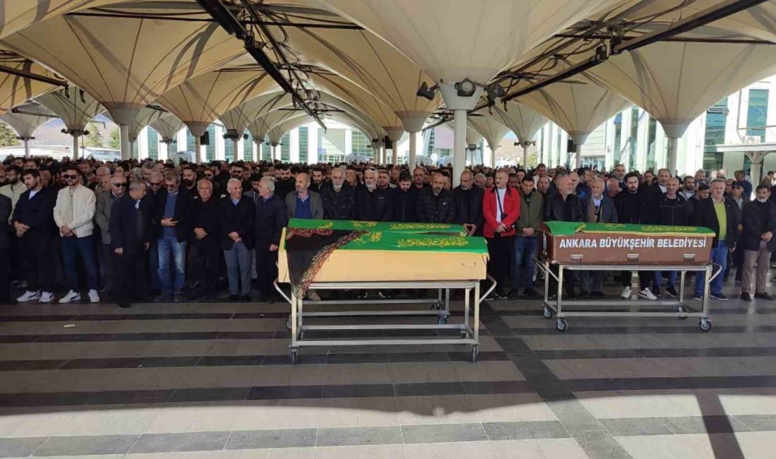 Ankara’nın Ayaş ilçesinde fırtınanın etkisiyle hobi bahçesinde bulunan konteynırın üzerine