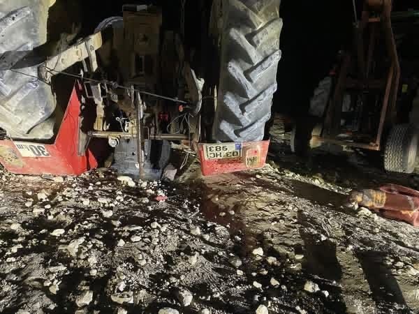 Afyonkarahisar’da kontrolden çıkarak devrilen traktörün 37 yaşındaki sürücüsü hayatını kaybetti.