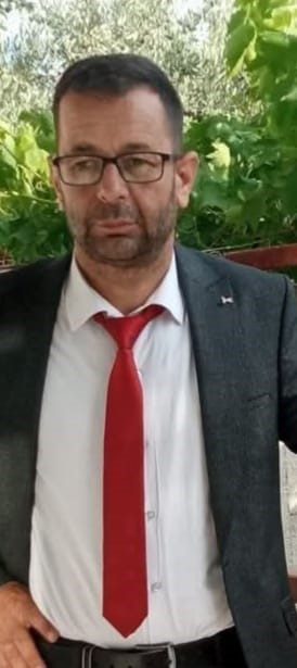 Devrilen traktörün altında kalan sürücü hayatını kaybetti Manisa’nın Selendi ilçesinde kullandığı traktörün altına kalan sürücü hayatını kaybetti.