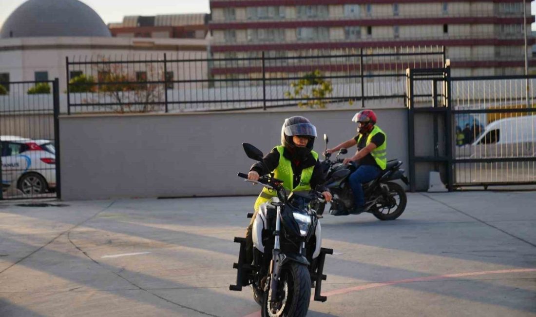 Esenler’de gençlere yönelik otomobil eğitimleriyle büyük ilgi gören “Direksiyon Sende”