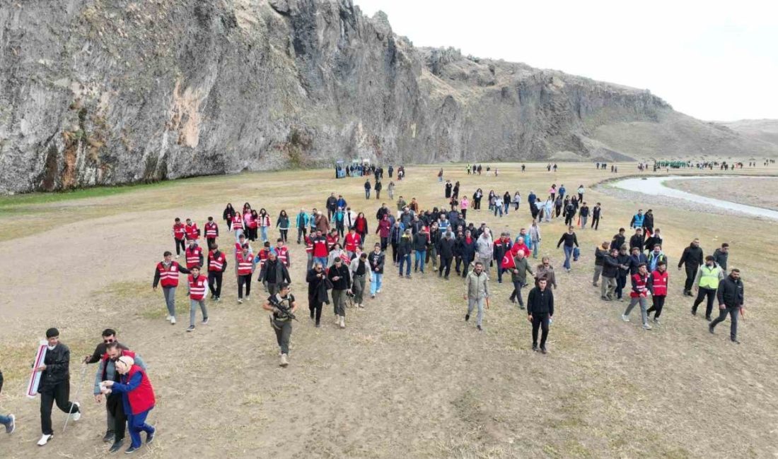 Ağrı’nın Diyadin ilçesindeki yer yer yaklaşık 50 metre yükseklikteki sarp