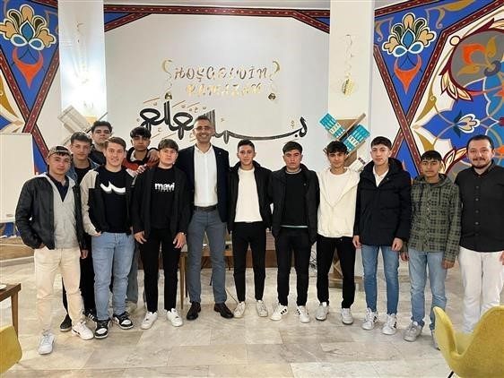 Diyanet Gençlik Merkezi’nde söyleşiler devam ediyor Afyonkarahisar Diyanet Gençlik Merkezi’nde ‘Akademik Söyleşiler Serisi’ çerçevesinde Doç. Dr.