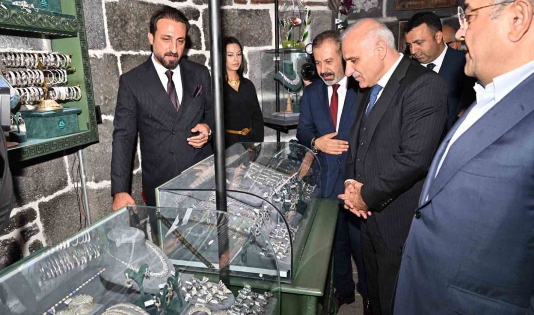 Diyarbakır Hasırevi ve El Sanatları Atölyesi’nin açılışını gerçekleştirildi. Diyarbakır Kuyumcular