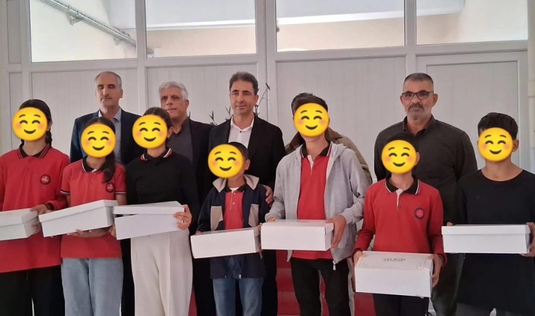 Diyarbakır’da 300 öğrenciye ayakkabı dağıtıldı Diyarbakır’ın Çermik ilçesinde ihtiyaç sahibi 300 öğrenciye ayakkabı dağıtıldı. İstanbul